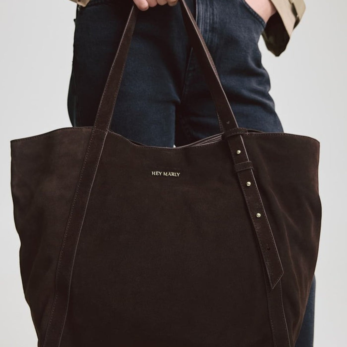 Lieblingstasche Pretty Wonder Suede dark brown leather tote bag with gold stud accents held by a woman
