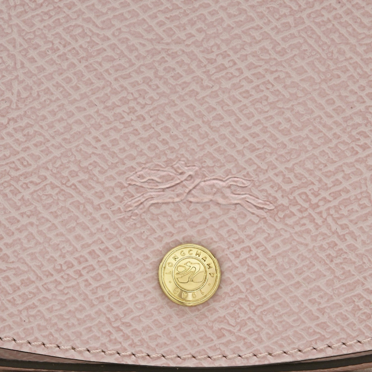 Lieblingstasche Epure S light pink textured leather crossbody bag with embossed horse logo and gold button detail.