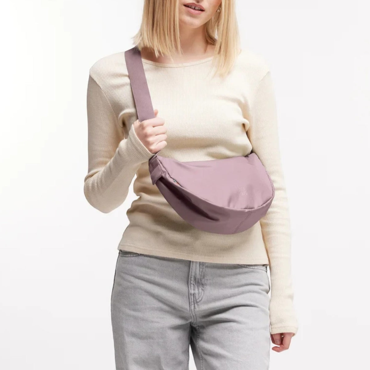 Lieblingstasche GOT BAG Moon Bag Small in dusty purple worn crossbody by a blonde model in a cream top