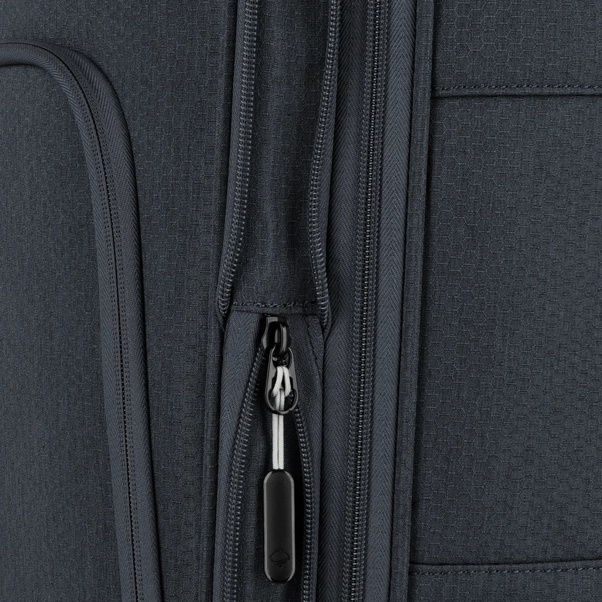 Lieblingstasche KICK OFF trolley suitcase in dark grey with a close-up view of the durable zipper and fabric detail.