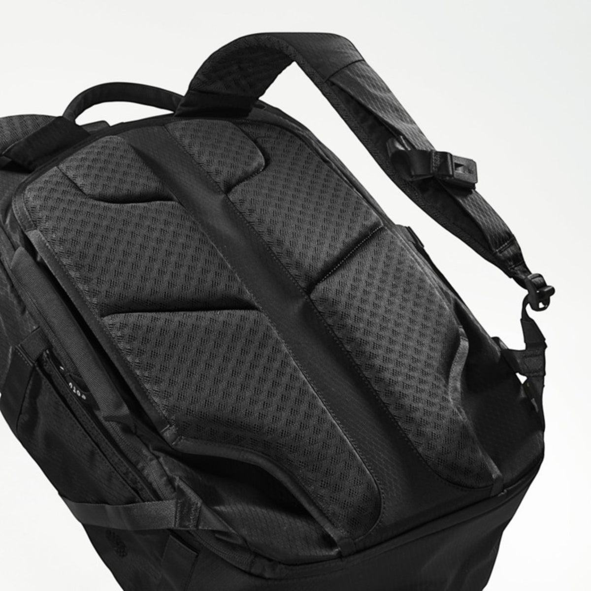 Lieblingstasche Tall41 black travel backpack showing the breathable padded back panel and adjustable shoulder straps