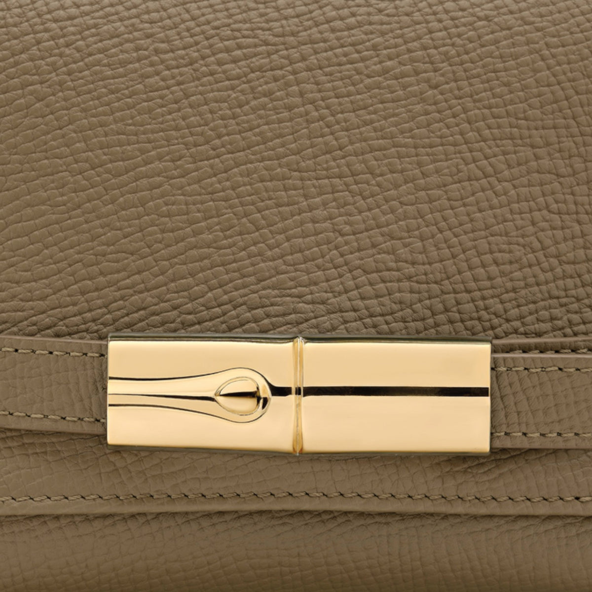 Lieblingstasche Le Smart Flow S crossbody bag in taupe grained leather with a gold-tone metal clasp detail.