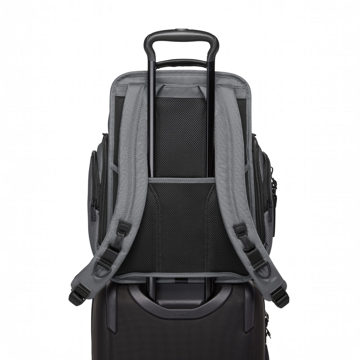 Lieblingstasche Tumi Alpha Brief Pack in grey featuring a padded mesh back panel and luggage sleeve for travel