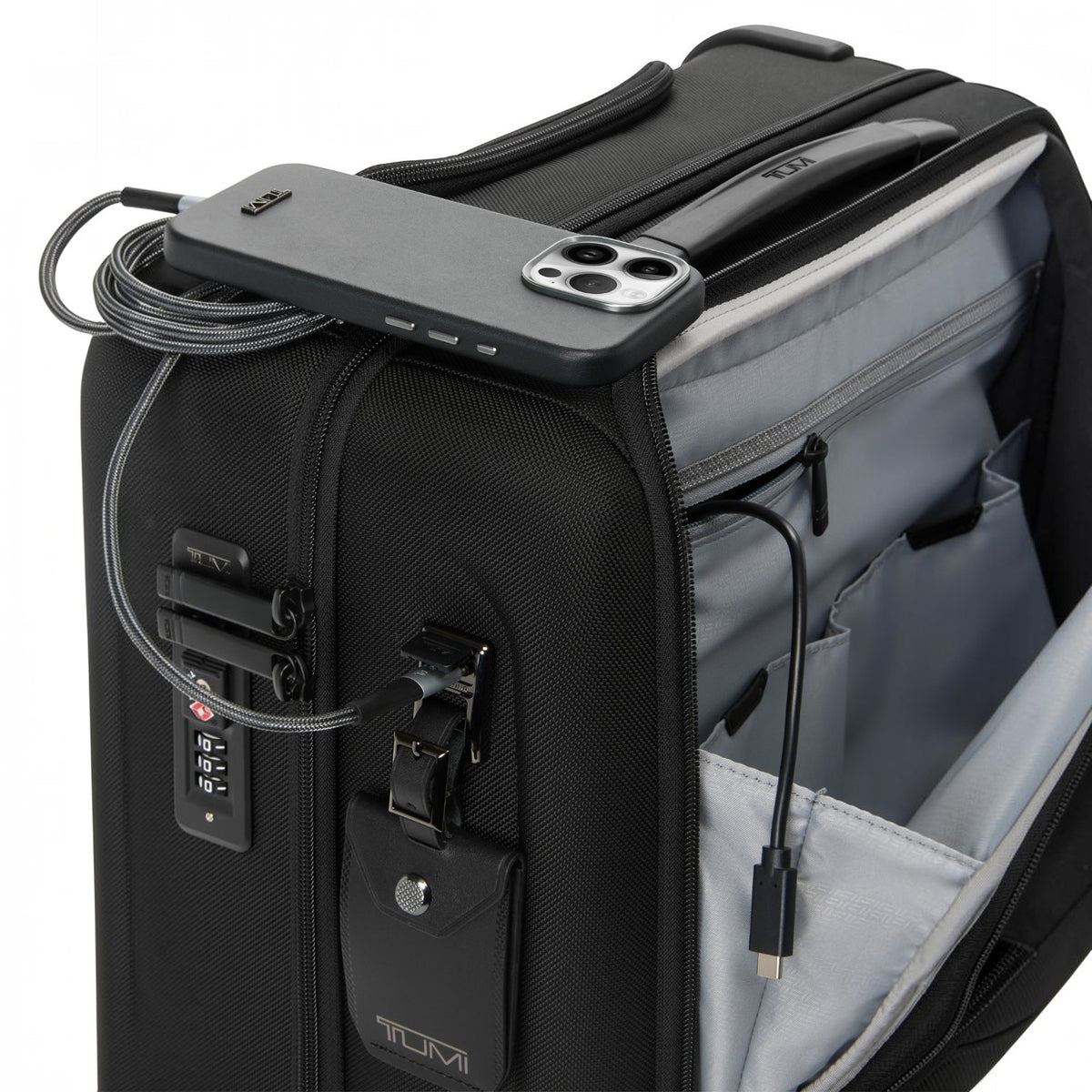 Lieblingstasche Tumi Alpha compact carry-on suitcase in black ballistic nylon with integrated USB charging port